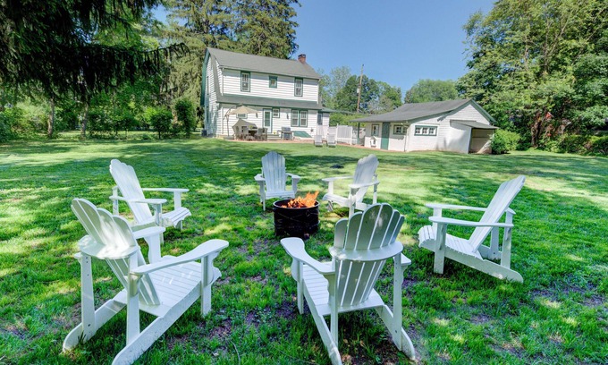 Princeton Junction House | Magic Escape 4 BR Spacious Fully Fenced Backyard with Sauna