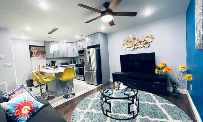 Graduate Hospital Apartment | Magic Gardens 1BD Apt in Center City