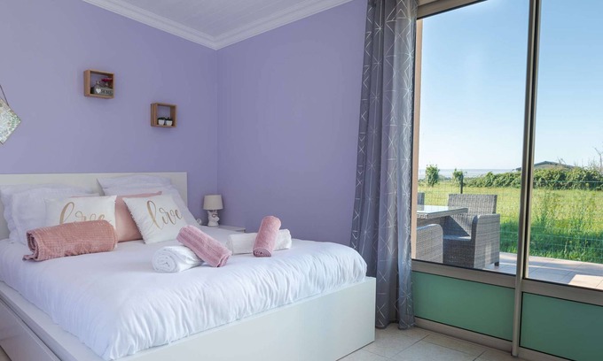 Saint-Jean-le-Thomas House | Magic Mountain breathtaking view of Mt Stmichel Bay