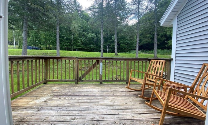 Londonderry Condo | Magic Mountain Trailside Condo - Ski In /Ski Out