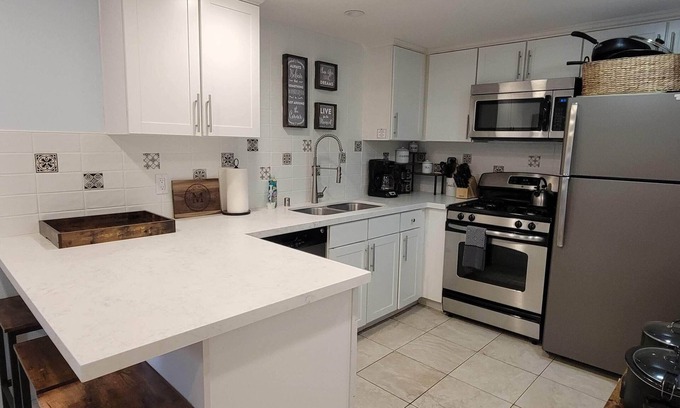 Anaheim Resort Condo | Magic Mouse Vacation Rentals #3 ~ Entire Condo Next to Disneyland