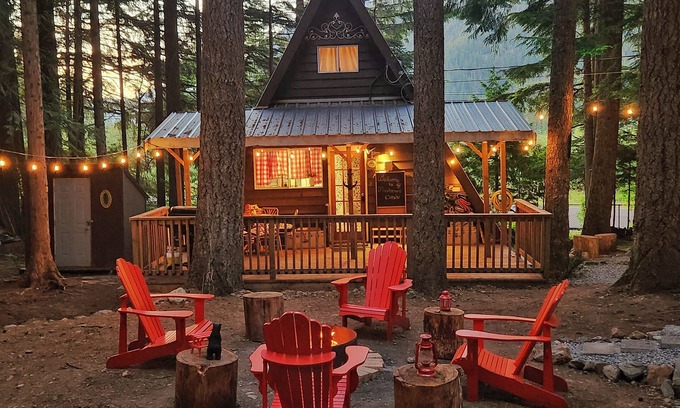 Sunshine Valley Cabin | Magic Mushroom A-Frame Cabin with wood-burning hottub