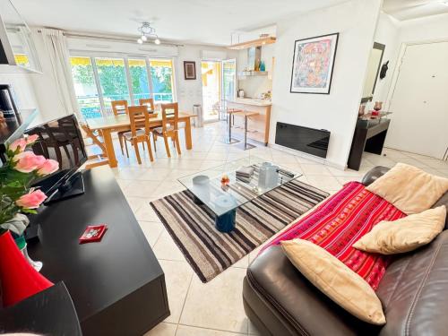 Roquebrune-Cap-Martin Apartment | Magic Pool View, Rickeys