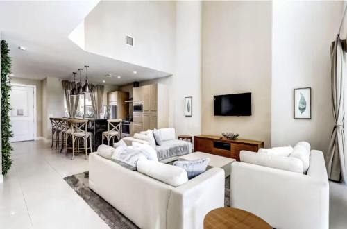 Almont House | Magic Village Townhouse, Minutes from Disney, Pool, Grill