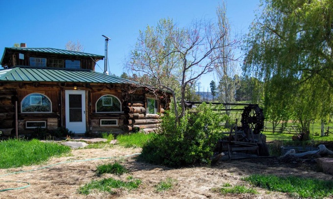 Mancos Cabin | Magical 3-bedroom cabin in tranquil Mancos with WiFi