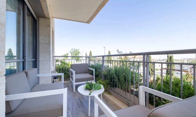 Musrara Apartment | Magical 4BR/Parking with amazing view, city center