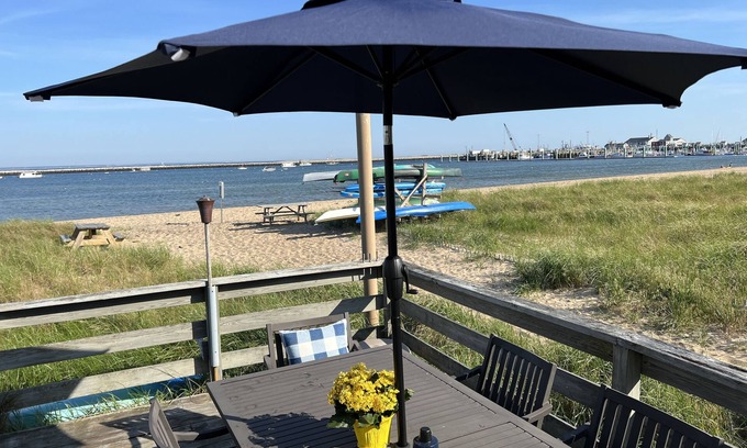 Commercial Street Cottage | Magical Beachfront Cottage