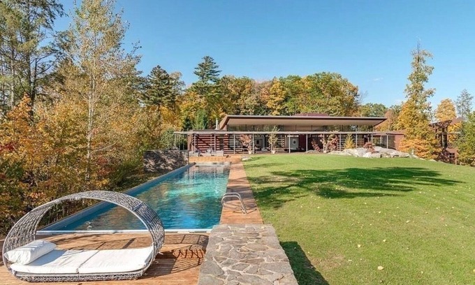 Great Barrington House | Magical Country Retreat in the Berkshires, 10min from ski slopes.