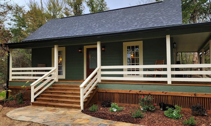 Wood County Cottage | Magical Country Cottage Escape