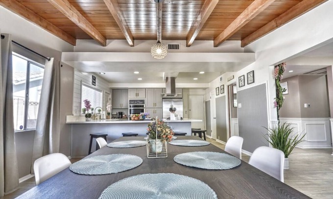 Fullerton House | ❀ Magical Days home ❀ Disneyland ◦ Beach ◦ Fast WIFI ◦ Anaheim ◦ Games ◦ Family