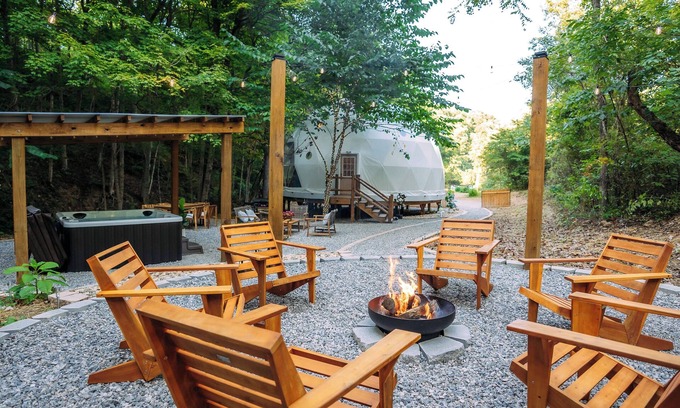 New Marshfield Cabin | Magical Dome Perfect for Families & Groups-Hot Tub-Kid Friendly-Firepit -Private