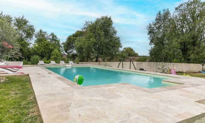 Sainte-Sabine-Born House | Magical Stay at the 'Il était une fois' Holiday Home – Shared Pool and Air Conditioning