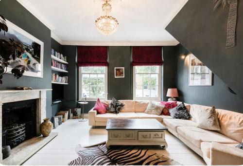 Angel Apartment | Magical Georgian Maisonette, Angel, Islington