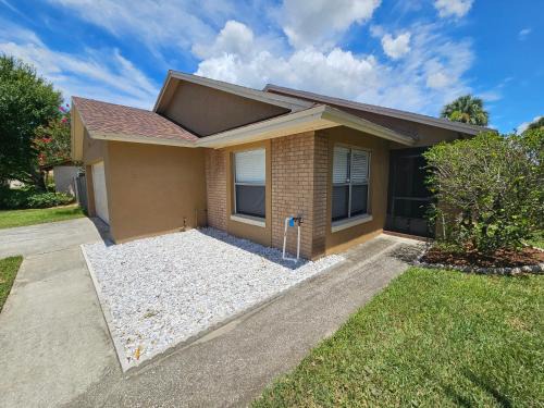 Indian Wells House | Magical Getaway- Cozy Home Minutes from Disney, Restaurants & Outlets!