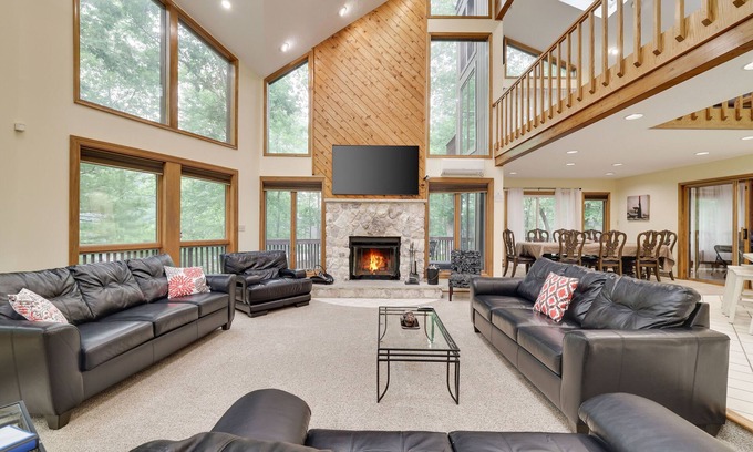 East Stroudsburg House | Magical Lake View Home-Hot Tub, Game & Poker rooms, Pool, Fire Pit, Kayaks, AC!