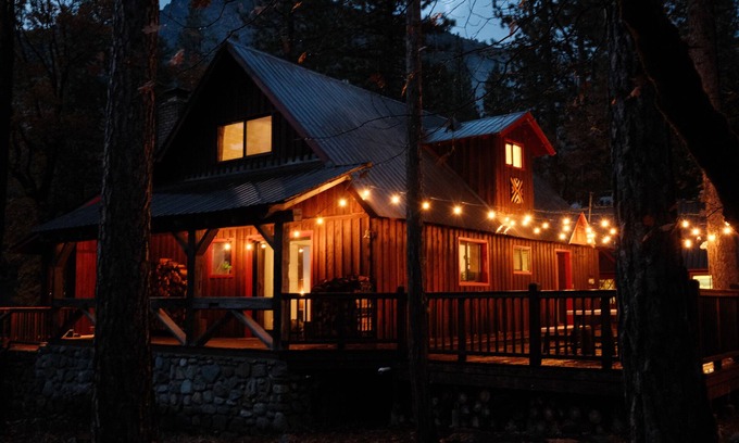 Sierra City Cabin | Magical Lost Sierra Bungalow! Dog friendly, mountain paradise!