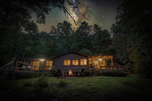 Mineral Bluff House | Magical Mountain Riverfront Retreat near Blue Ridge Georgia with Unforgettable Views!