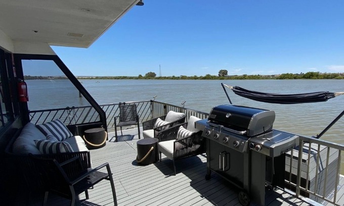White Sands Boat Rental | Magical Murray River retreat with Wow Houseboats- luxury, style, & dog-friendly!