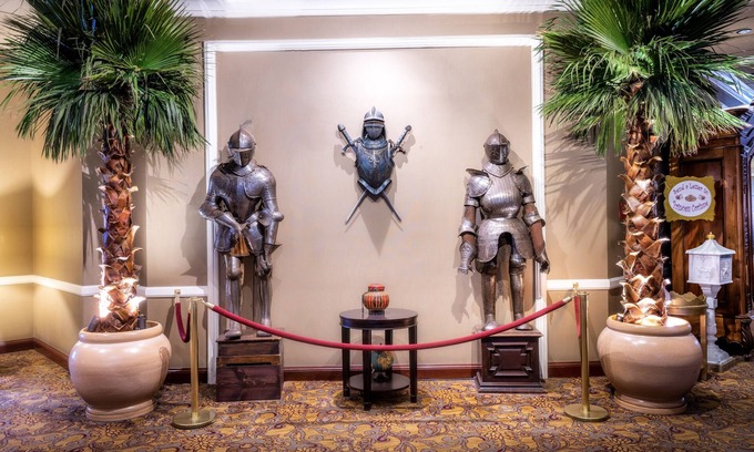 Anaheim Resort Hotel | Magical Oasis Awaits! Castle-Themed Resort with Pool & Free Disneyland Shuttle