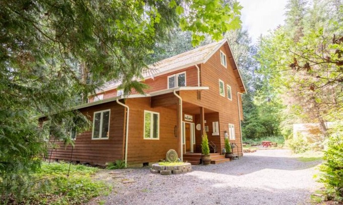 North Creek House | Magical Private House in Forest w/Hot Tub. Near Wineries!