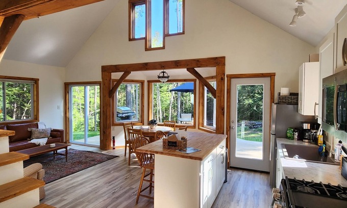 Newfane House | Magical Retreat Cottage - Brilliant Autum Colors and Waterfalls - Extreme Peace