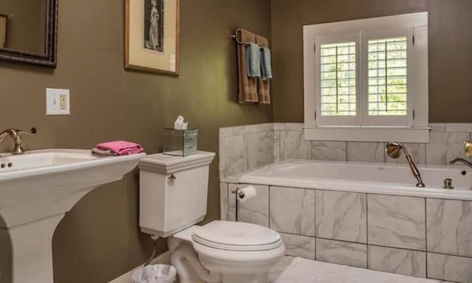 Franklin Apartment | Magical stay at The Fairfax House F