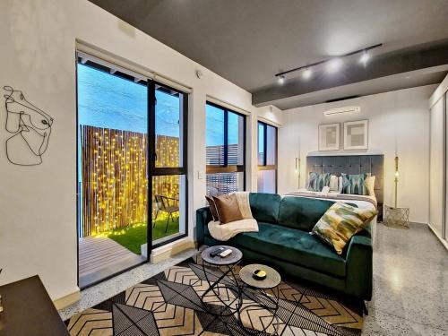 Cape Town City Centre Apartment | Magical studio in hotel type luxury- Secure, pool