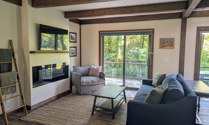 Cornwall Bridge Cabin | Magical woodland home, a property promising a serene getaway