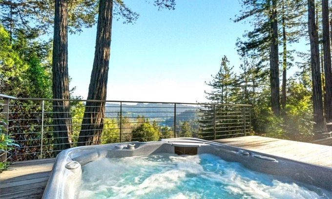 Cazadero House | MagicMadrone-Astonishing Views!Chill Home Top of Redwoods!Stylish,HotTub/WiFi