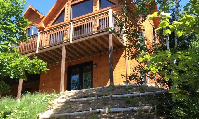 St-Adolphe-d'Howard Ski Chalet | Magnificent wooden chalet, located in St-Adolphe-d'Howard