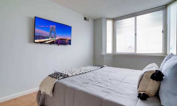 Ballston Apartment | Magnific Space at Ballston w/Gym