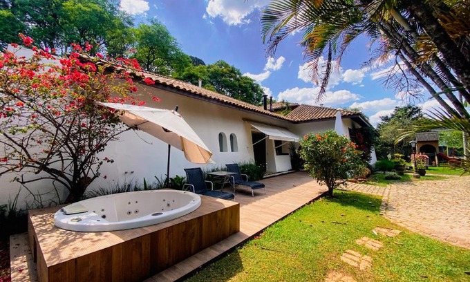 Cotia House | Magnífica casa no coração da Granja Viana