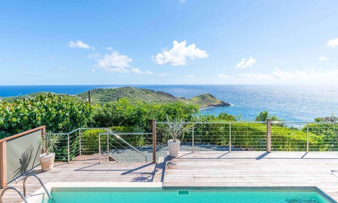 Devet Villa | Magnifica- Spacious & modern, splendid ocean views, short drive to beach & shops