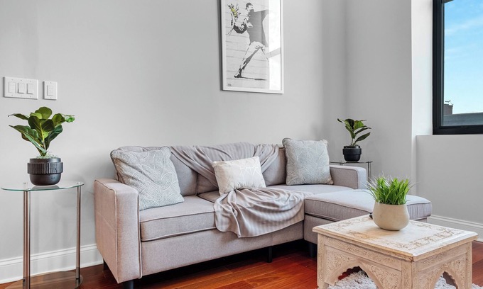 Olde Kensington Apartment | Magnificent 1BR w/Pool & Gym