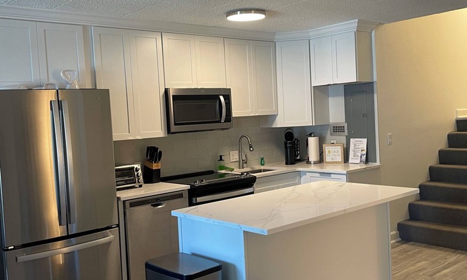The Pines Condo | Magnificent 2- bedroom condo in Downtown Rehoboth 5 blocks to ocean & boardwalk