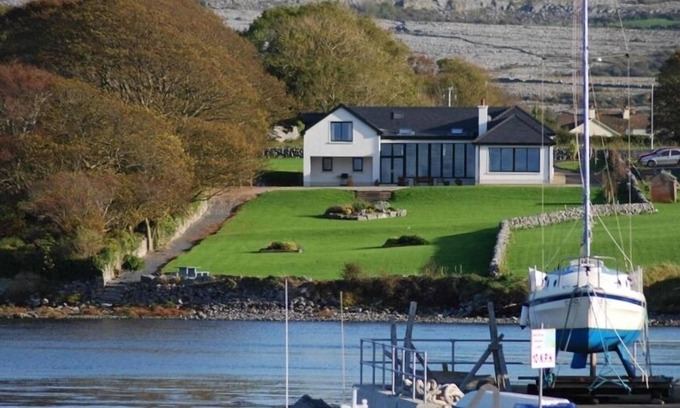 Ballyvaughan House | Magnificent 5 Bedroom House Fronting Onto Shoreline with Wifi