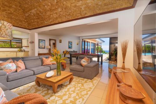 Punaauia Villa | Magnificent 5 Br Villa with pool: amazing views