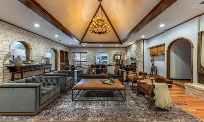 Gonzales House | Magnificent 90-acre Texas Ranch Estate On San Marcos River - 5 Bedrooms - Newly Renovated & Professionally Furnished 9t Ranch By Boutiq