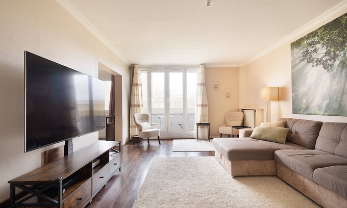 Neuilly-sur-Marne Apartment | Magnificent apartment between Paris and Disneyland. Rer A 10 min by bus -PARKING