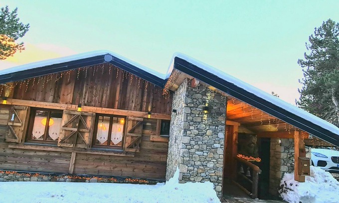 Les Angles Ski Chalet | Magnificent CHALET in the heart of the resort of Les Angles, EXCEPTIONAL VIEW.wifi.SPA