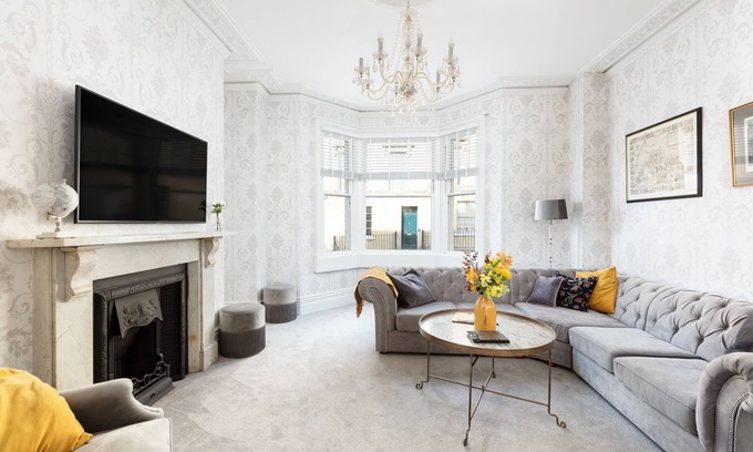 Bath House | Magnificent City Centre Townhouse