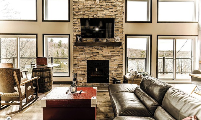 Gore House | Magnificent cottage on Lac Barron, near Morin-Heights, navigable lake