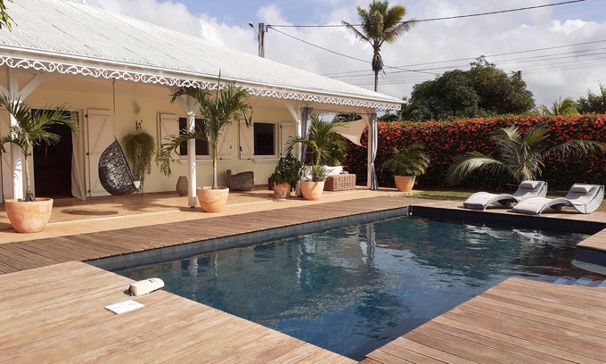 Le Lamentin Villa | Magnificent Creole villa in the center of Martinique