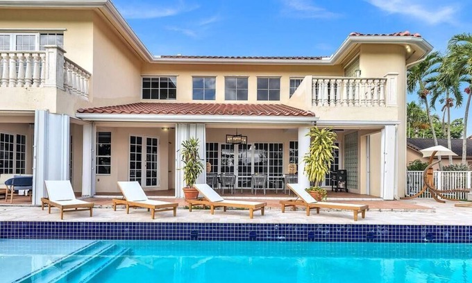 Country Club Villa | Magnificent Custom Built Holiday Estate w/ a Stunning Golf Course View!