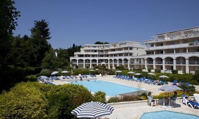 La Baule-Escoublac Apartment | MAGNIFICENT T2 STANDING RESIDENCE - HEATED POOL - LARGE TERRACE