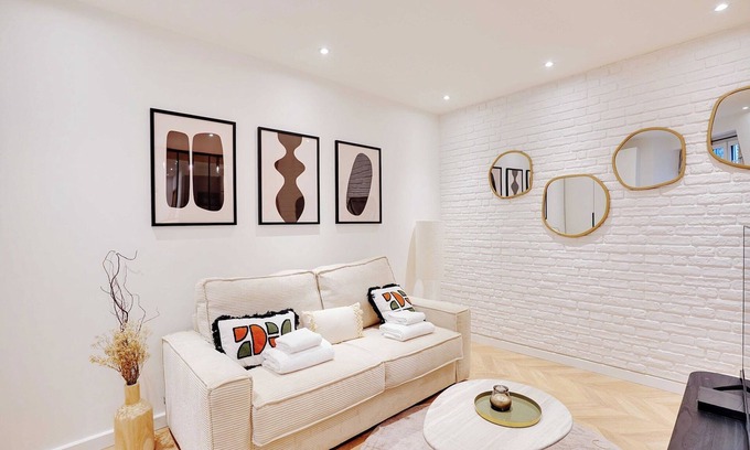 Neuilly-sur-Seine Apartment | Magnificent Apartment 1BR/4P - Arc de Triomphe