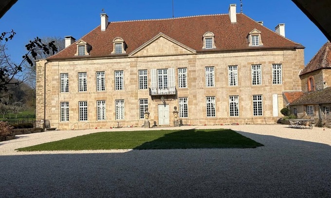 Villegusien-le-Lac Other | Magnificent château between Burgundy and Haute-Marne with park and swimming pool.