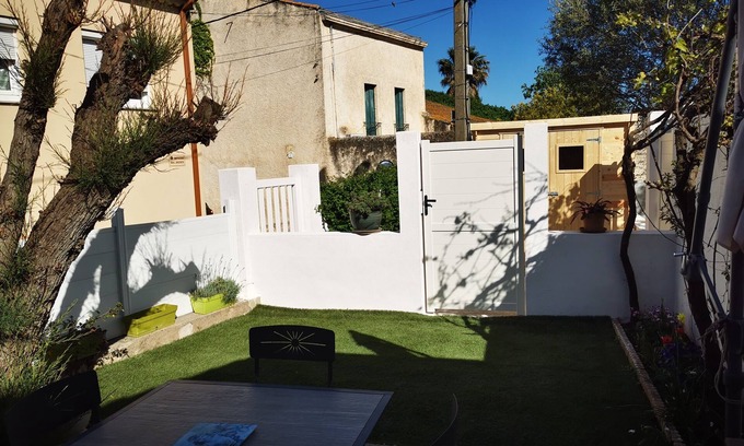 Balaruc-le-Vieux House | Magnificent gîte T2, 50 m2, shady garden, quiet, near pond and cures