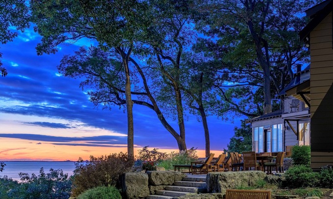 Point Abino House | Magnificent lakefront home with private sand beach