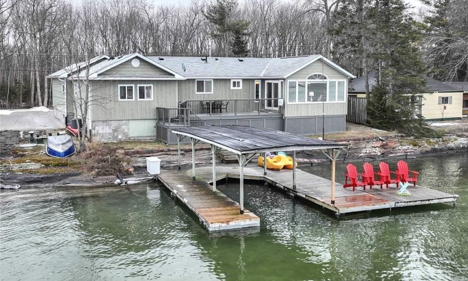 Washago Cottage | Magnificent Lakefront Modern Cottage